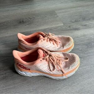 Hoka Clifton 8’s
